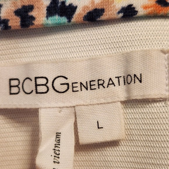 BCBGeneration Woman’s Floral Printed Classic Mini Skirt Size Large - Picture 3 of 6